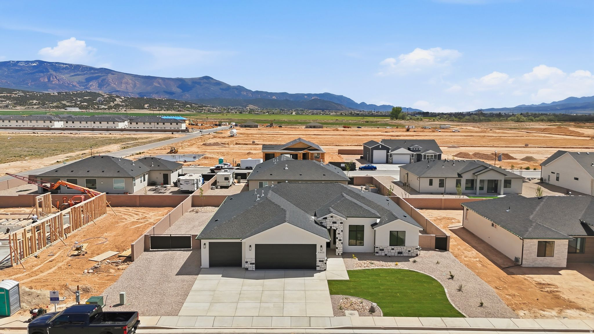 IRON WEST - Residential