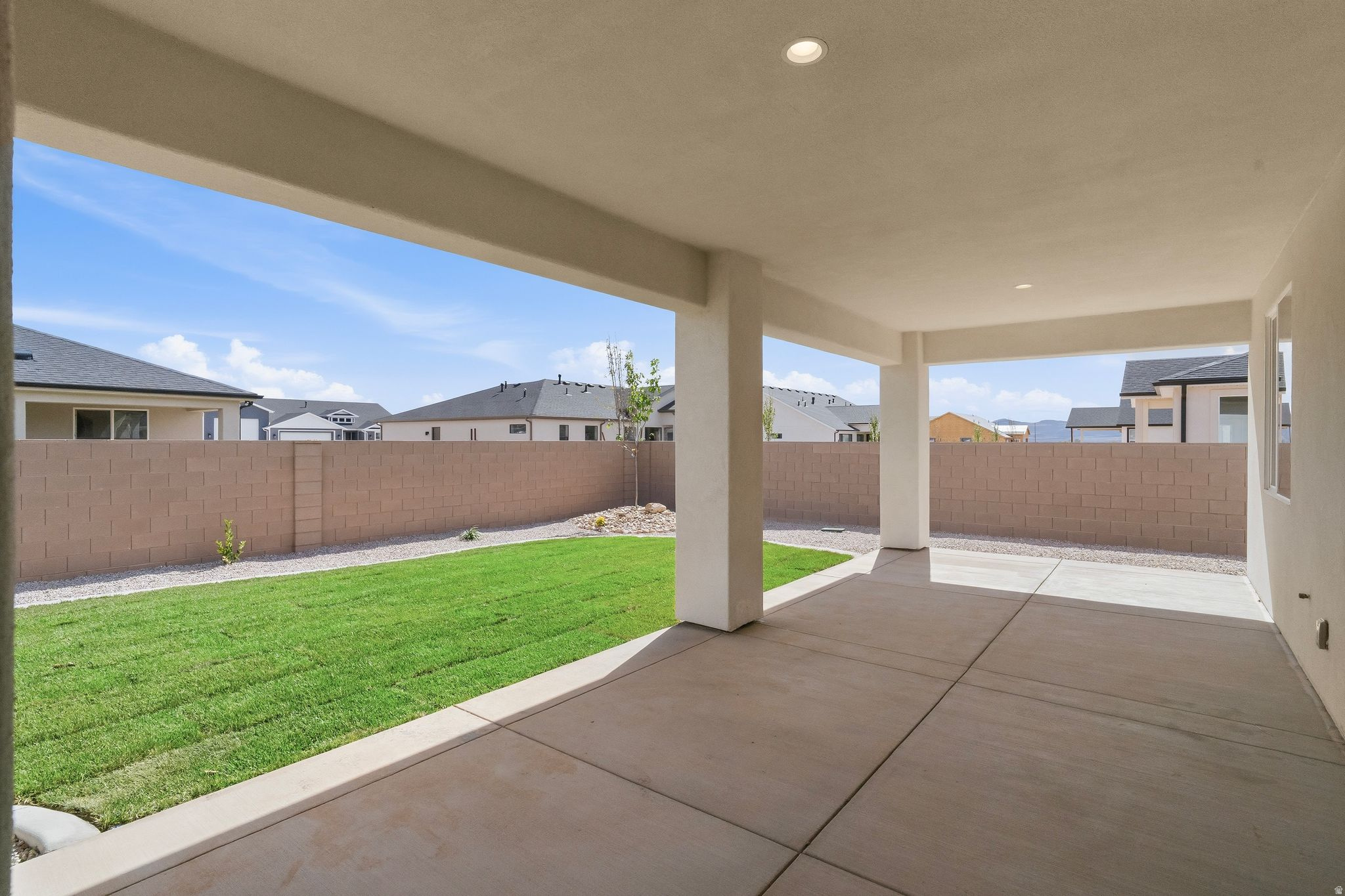 IRON WEST - Residential