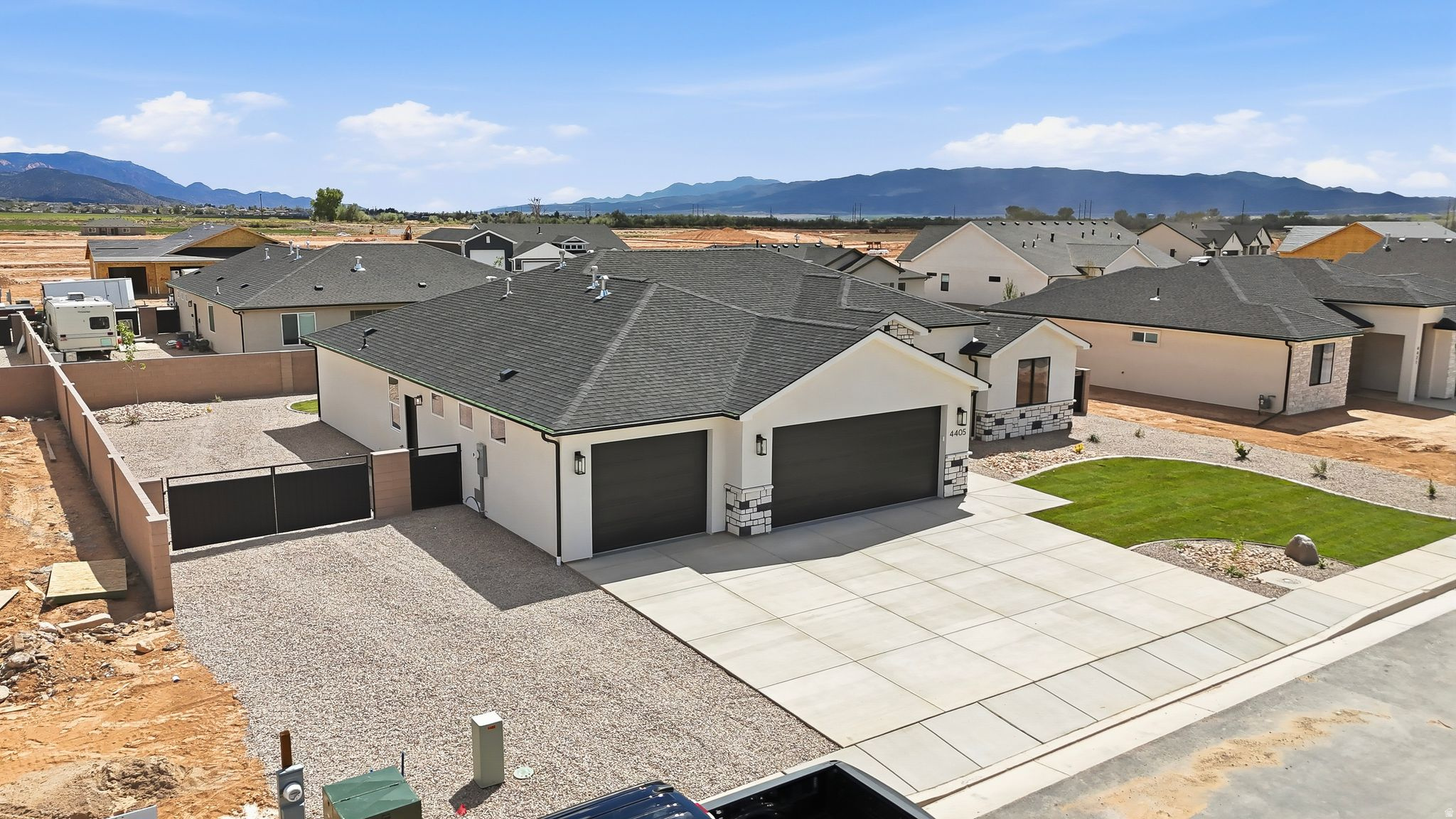 IRON WEST - Residential