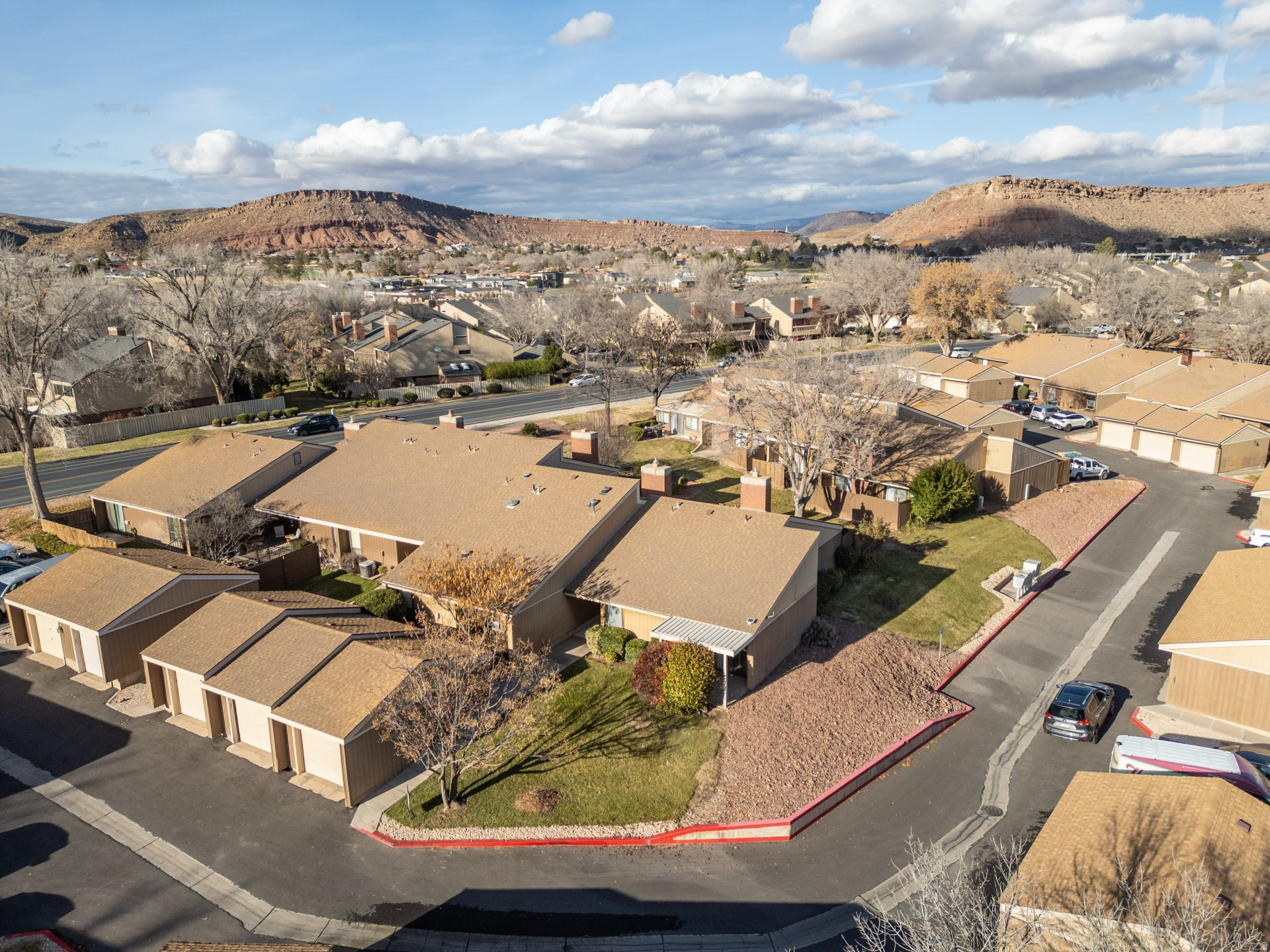 BLOOMINGTON COUNTRY CLUB 3-2 - Residential