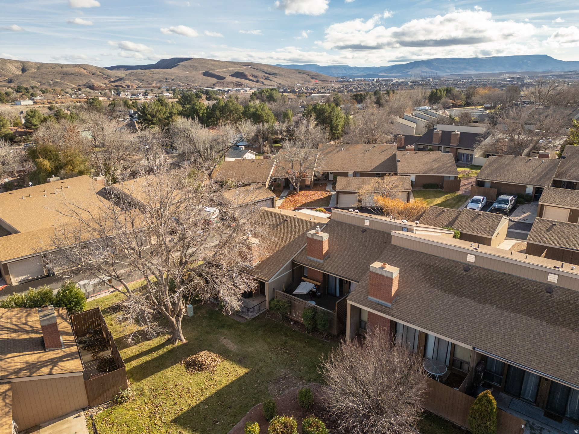 BLOOMINGTON COUNTRY CLUB 3-2 - Residential