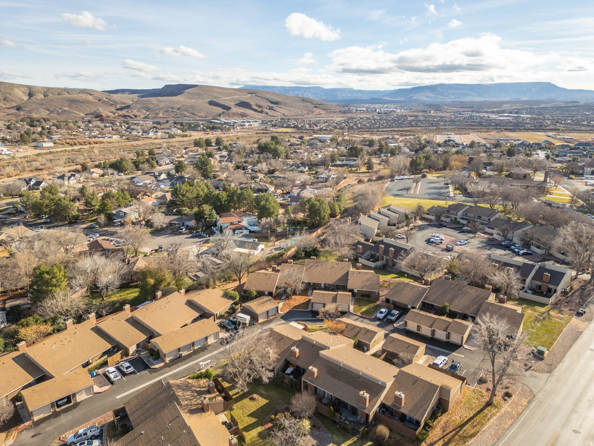 BLOOMINGTON COUNTRY CLUB 3-2 - Residential