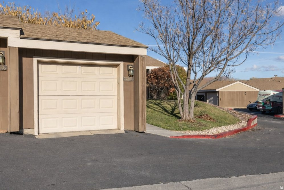 BLOOMINGTON COUNTRY CLUB 3-2 - Residential