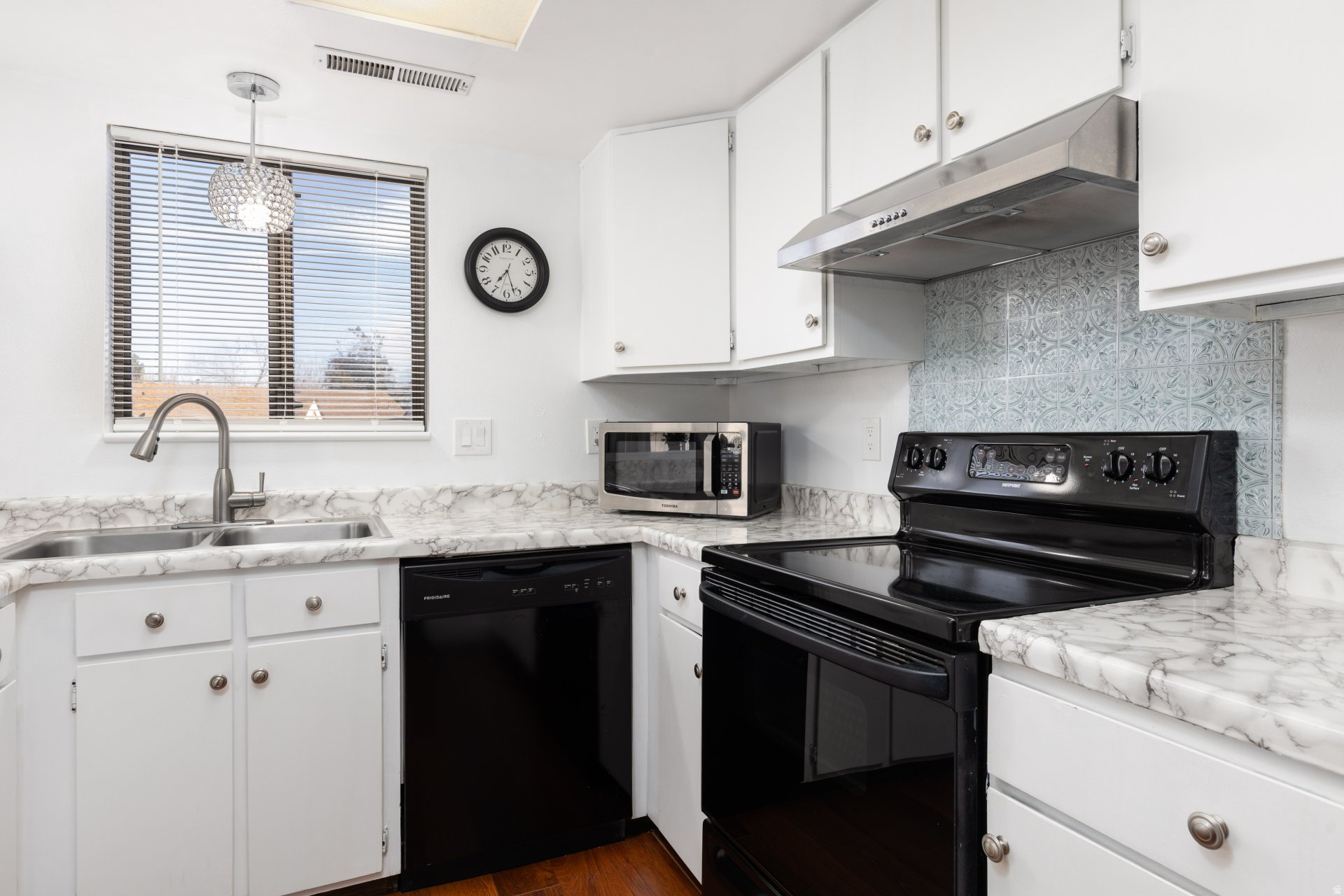 BLOOMINGTON COUNTRY CLUB 3-2 - Residential