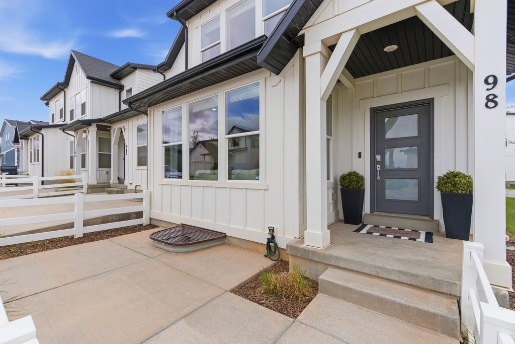 Photo of 98 E GRANT LN, North Salt Lake, UT 84054 (MLS # 2152849)