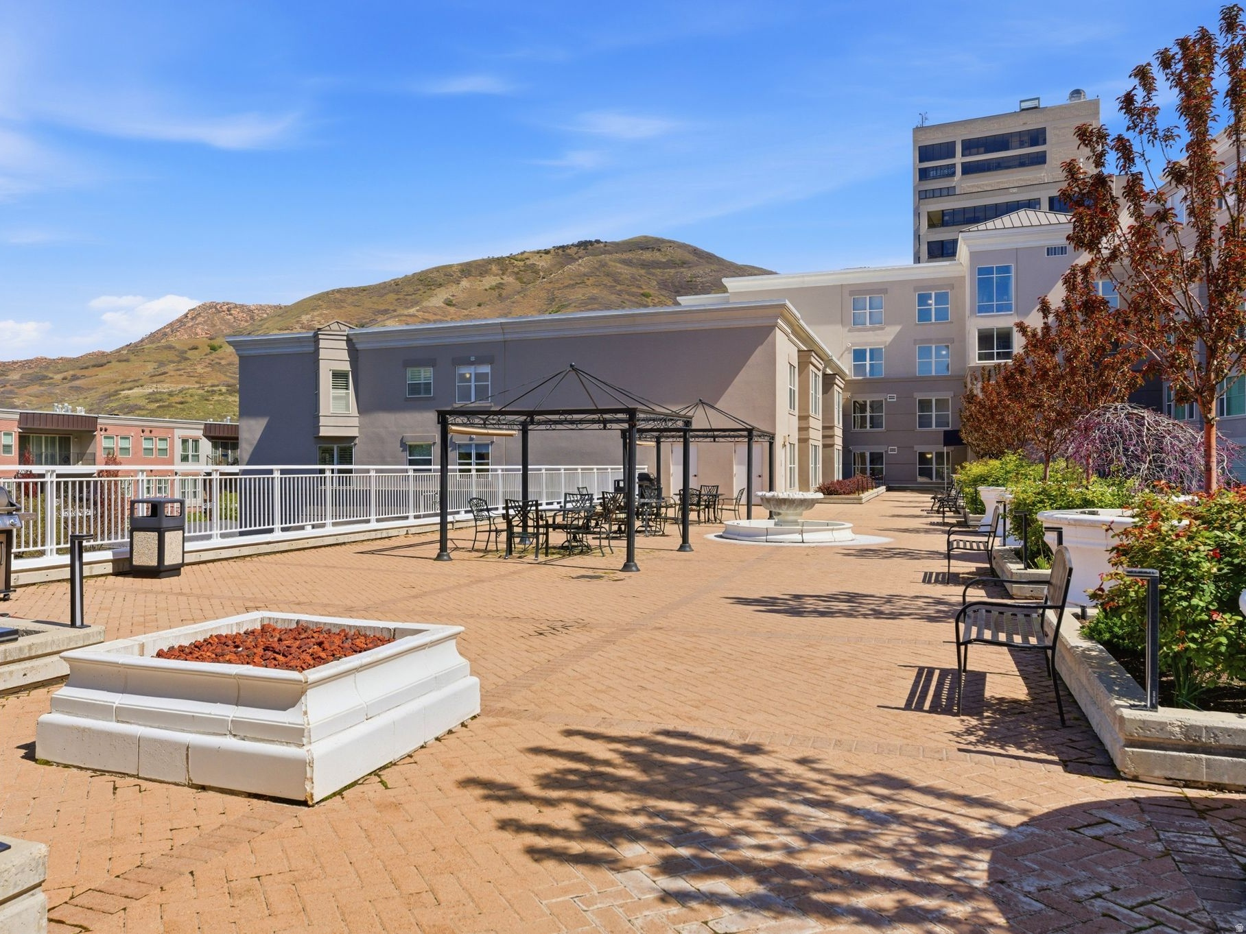 PRESIDENTIAL CLUB - Residential