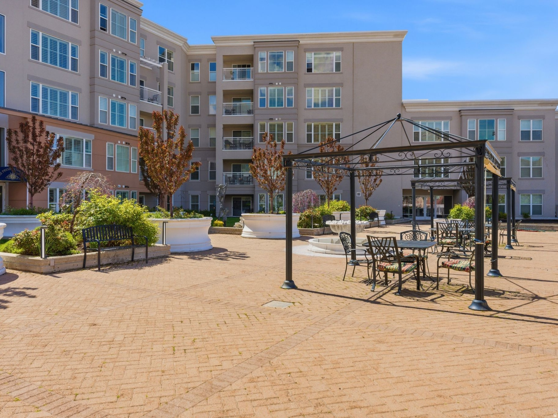 PRESIDENTIAL CLUB - Residential