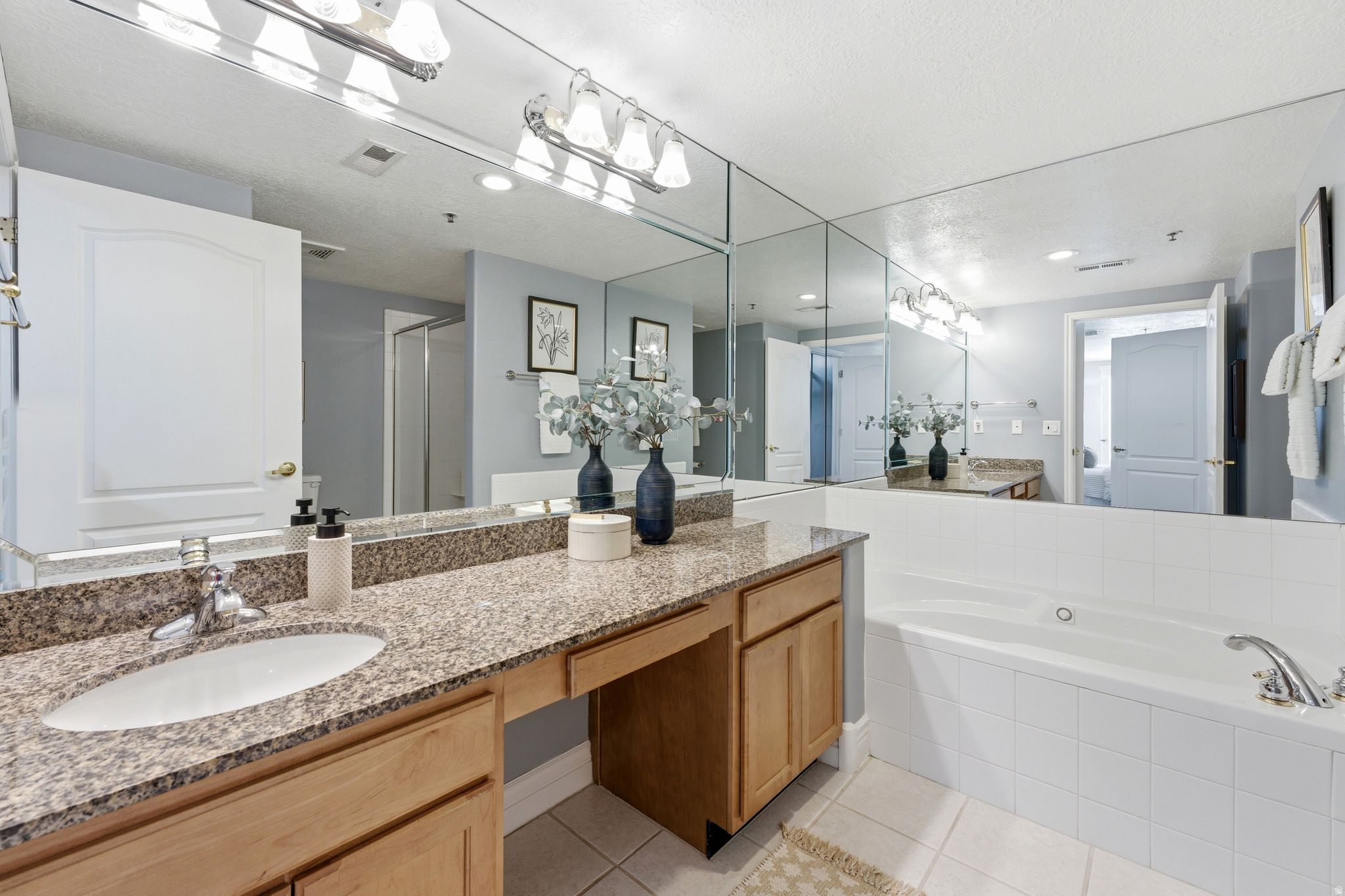 PRESIDENTIAL CLUB - Residential