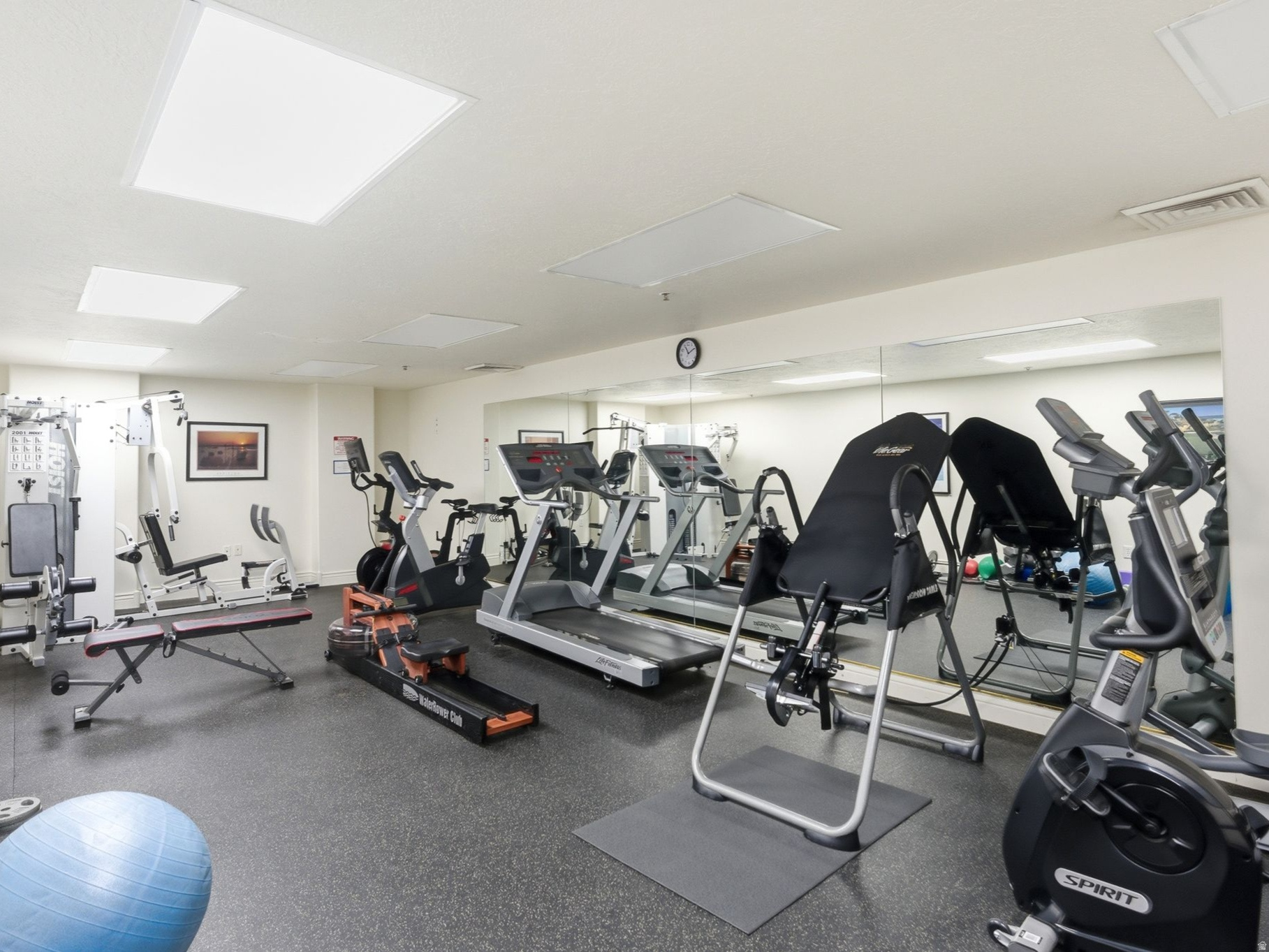 PRESIDENTIAL CLUB - Residential