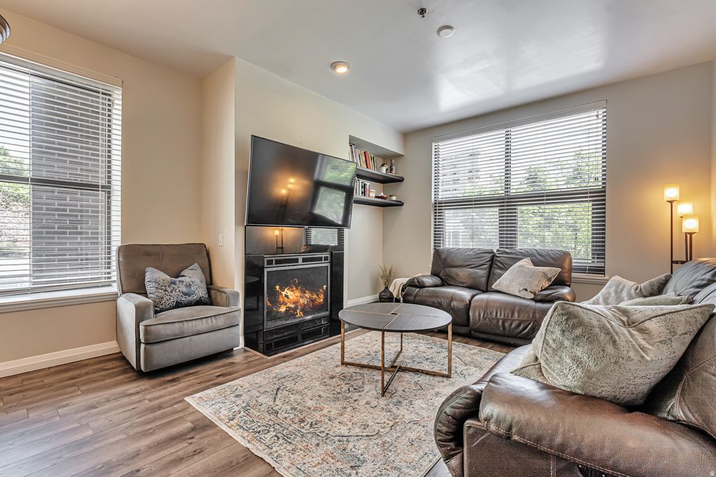 Photo of 350 S 200 E #200, Salt Lake City, UT 84111 (MLS # 2137842)