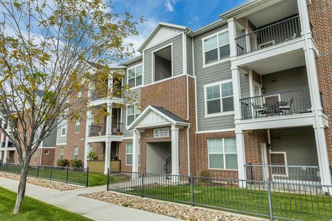 Photo of 2162 W MAIN ST #E303, Lehi, UT 84043 (MLS # 2120954)