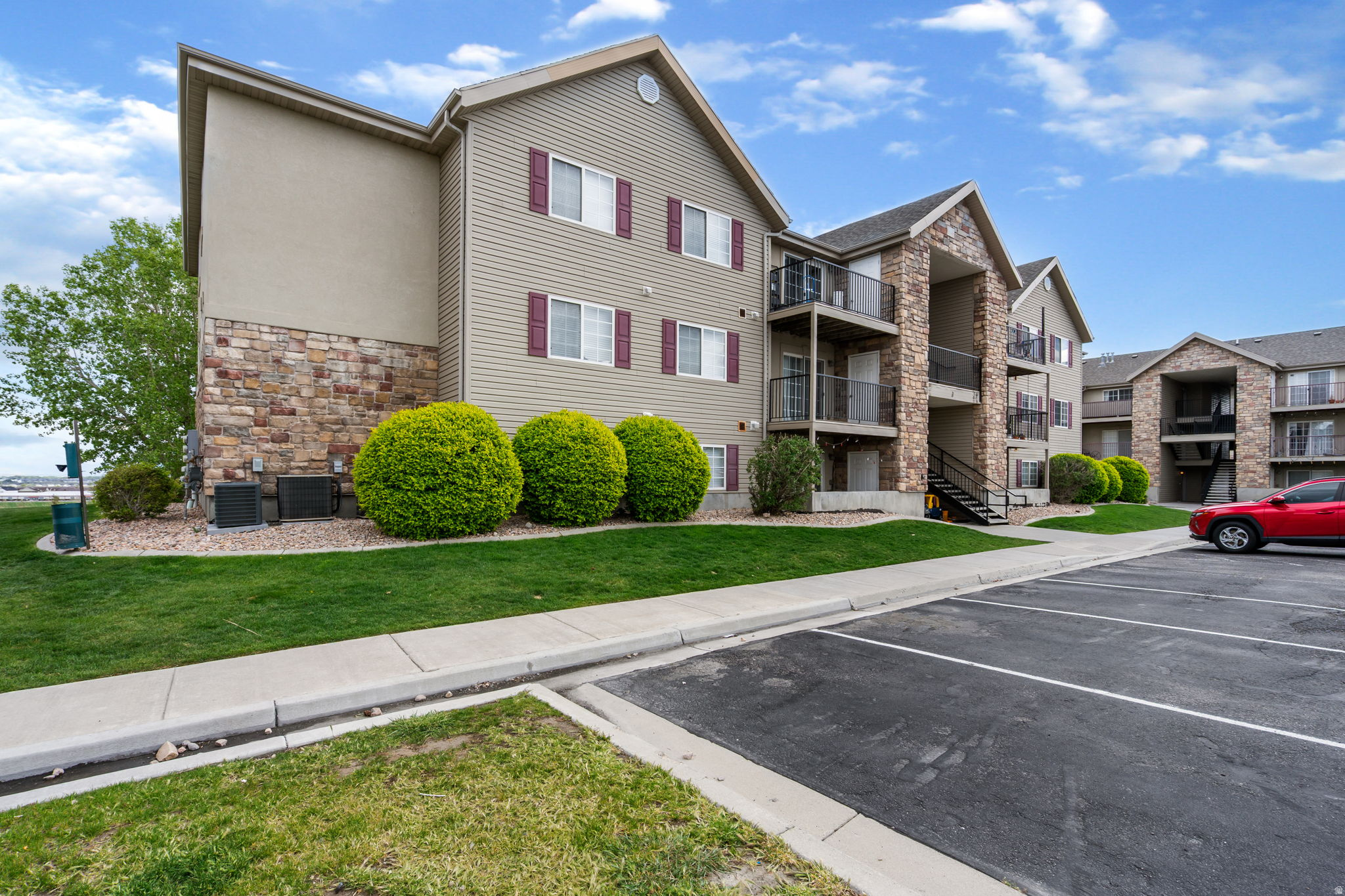 HILLCREST - Residential