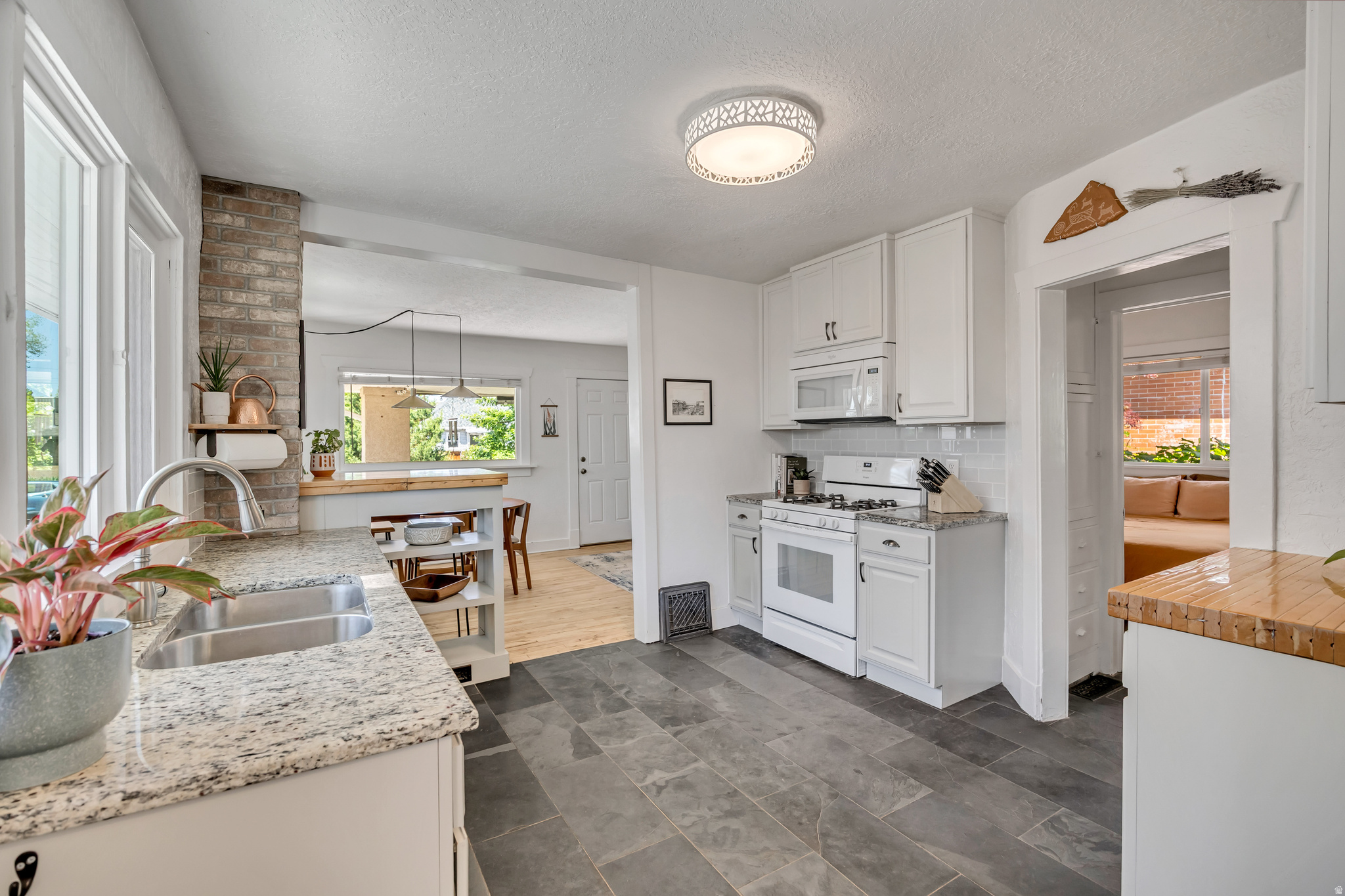 KENSINGTON - Residential