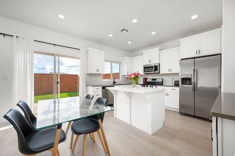 Tiny photo for 617 S MALORIE WAY, Ivins, UT 84738 (MLS # 2124594)