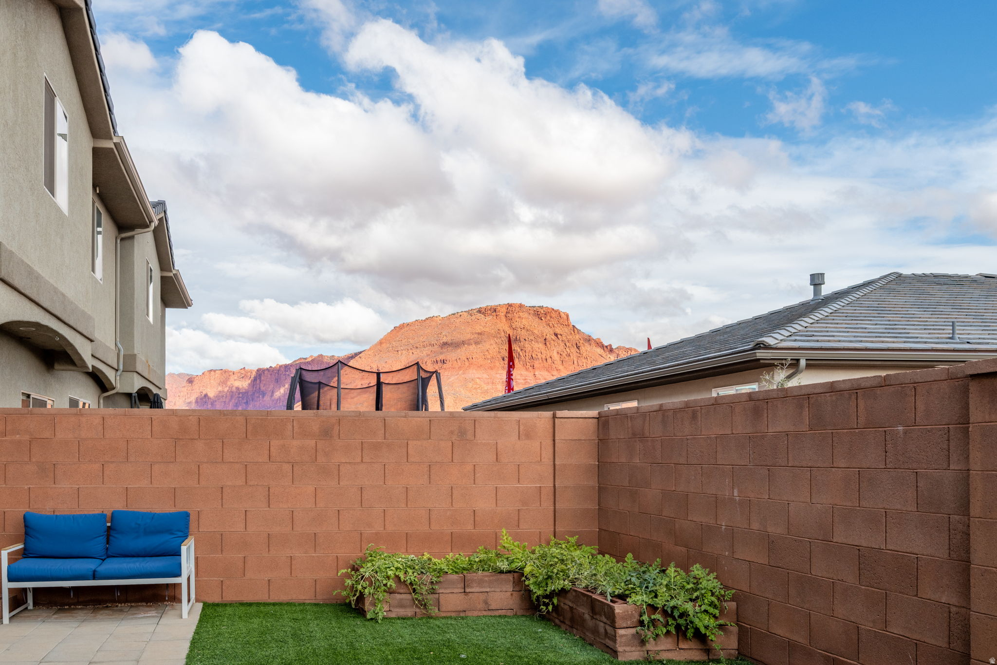 RED MOUNTAIN VISTAS TH - Residential