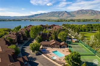 LAKESIDE VILLAGE - Residential