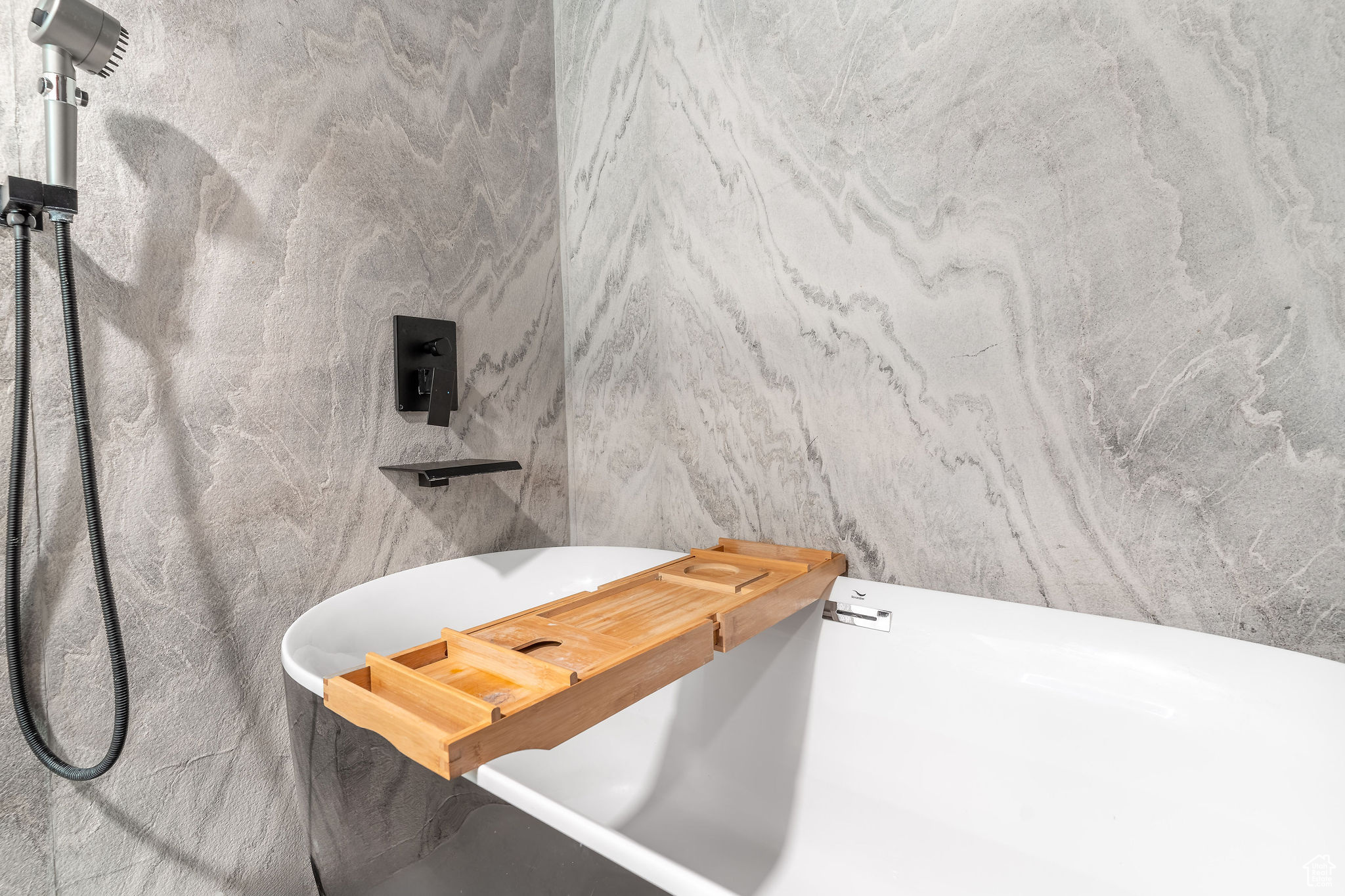 LAKESIDE VILLAGE - Residential