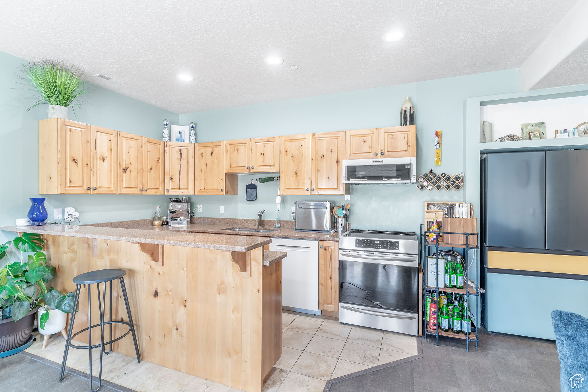 LAKESIDE VILLAGE - Residential