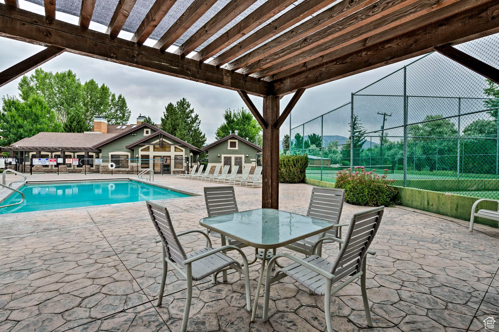 LAKESIDE VILLAGE - Residential