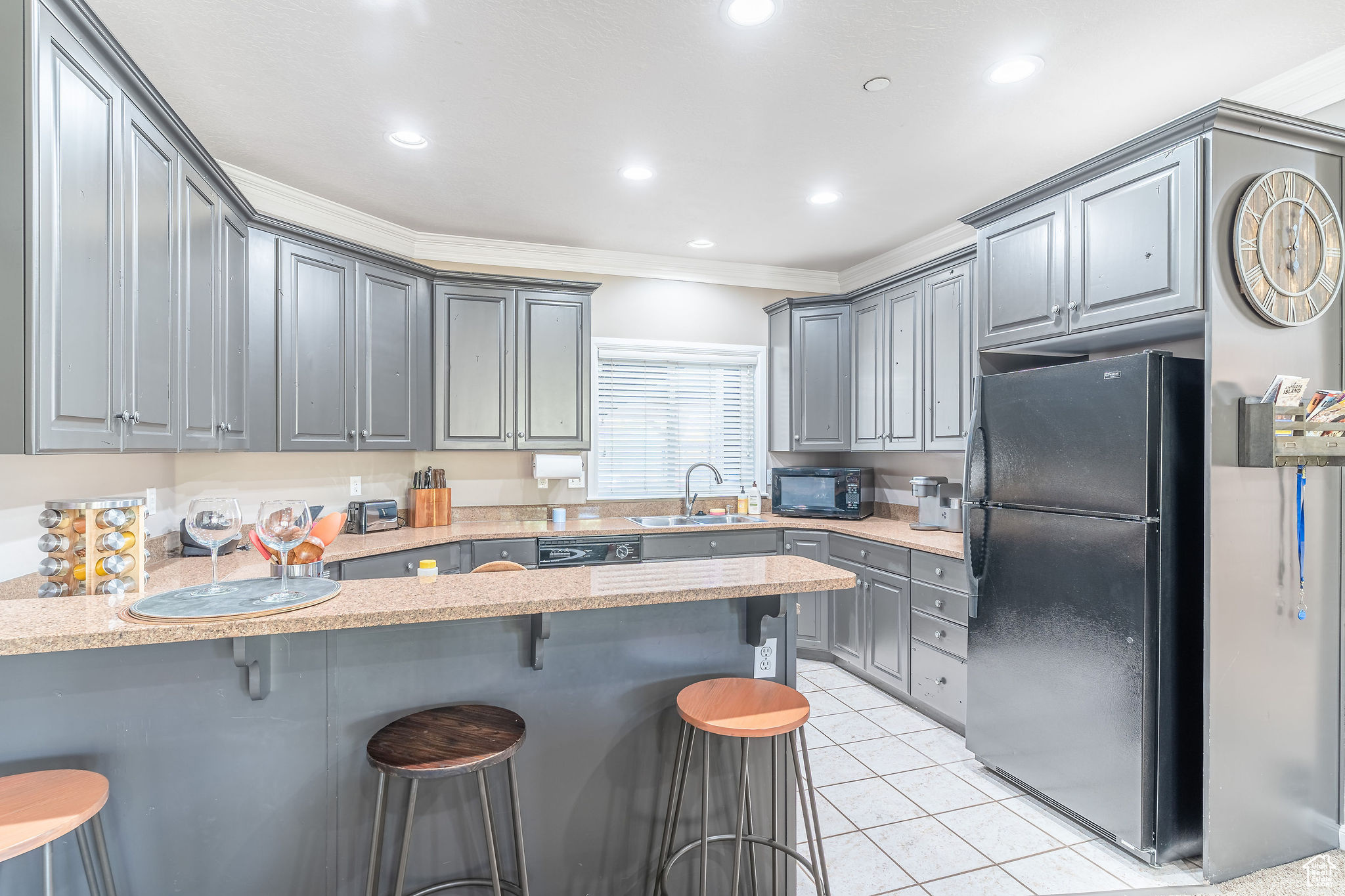 LAKESIDE VILLAGE - Residential