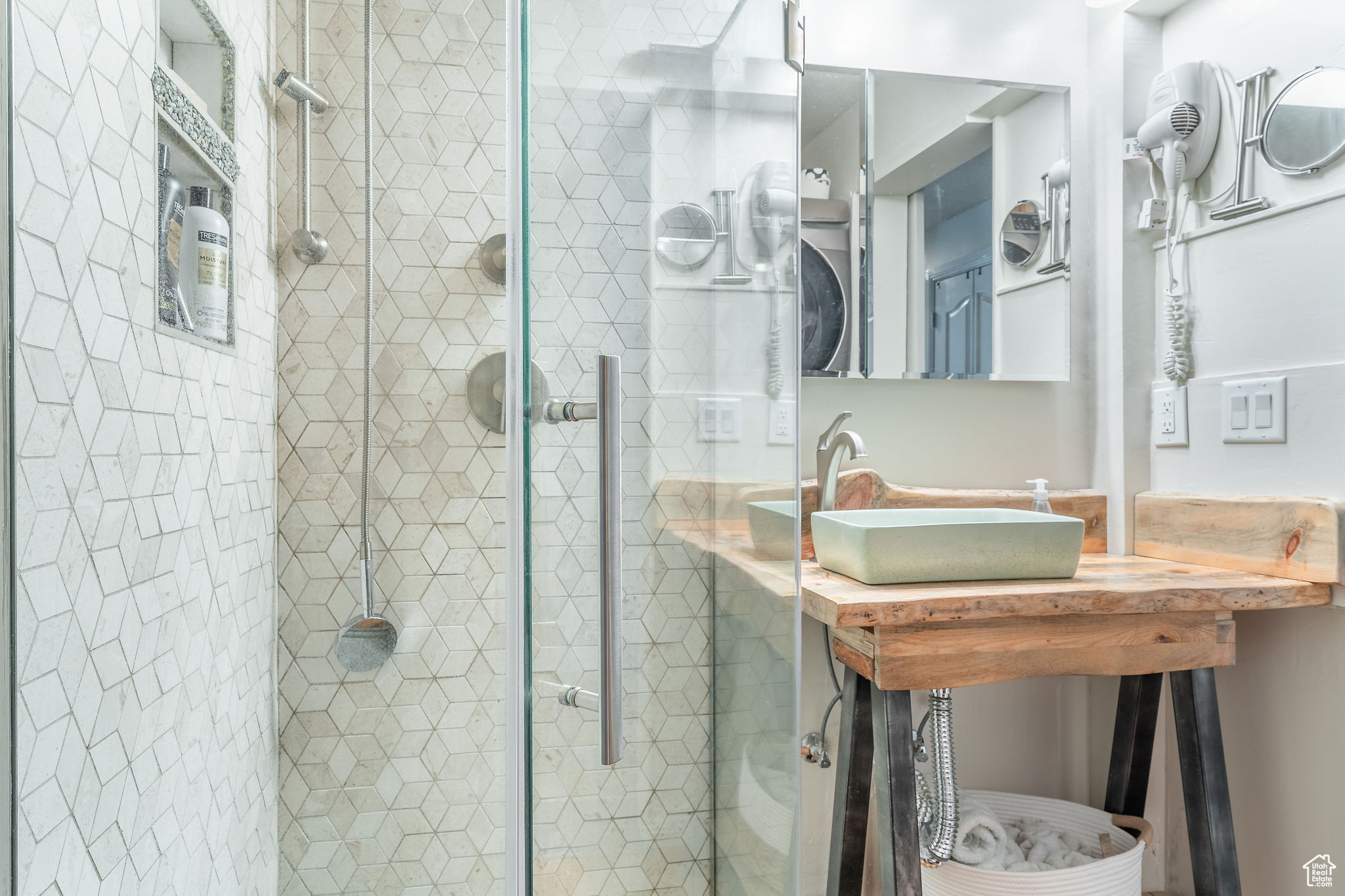 LAKESIDE VILLAGE - Residential