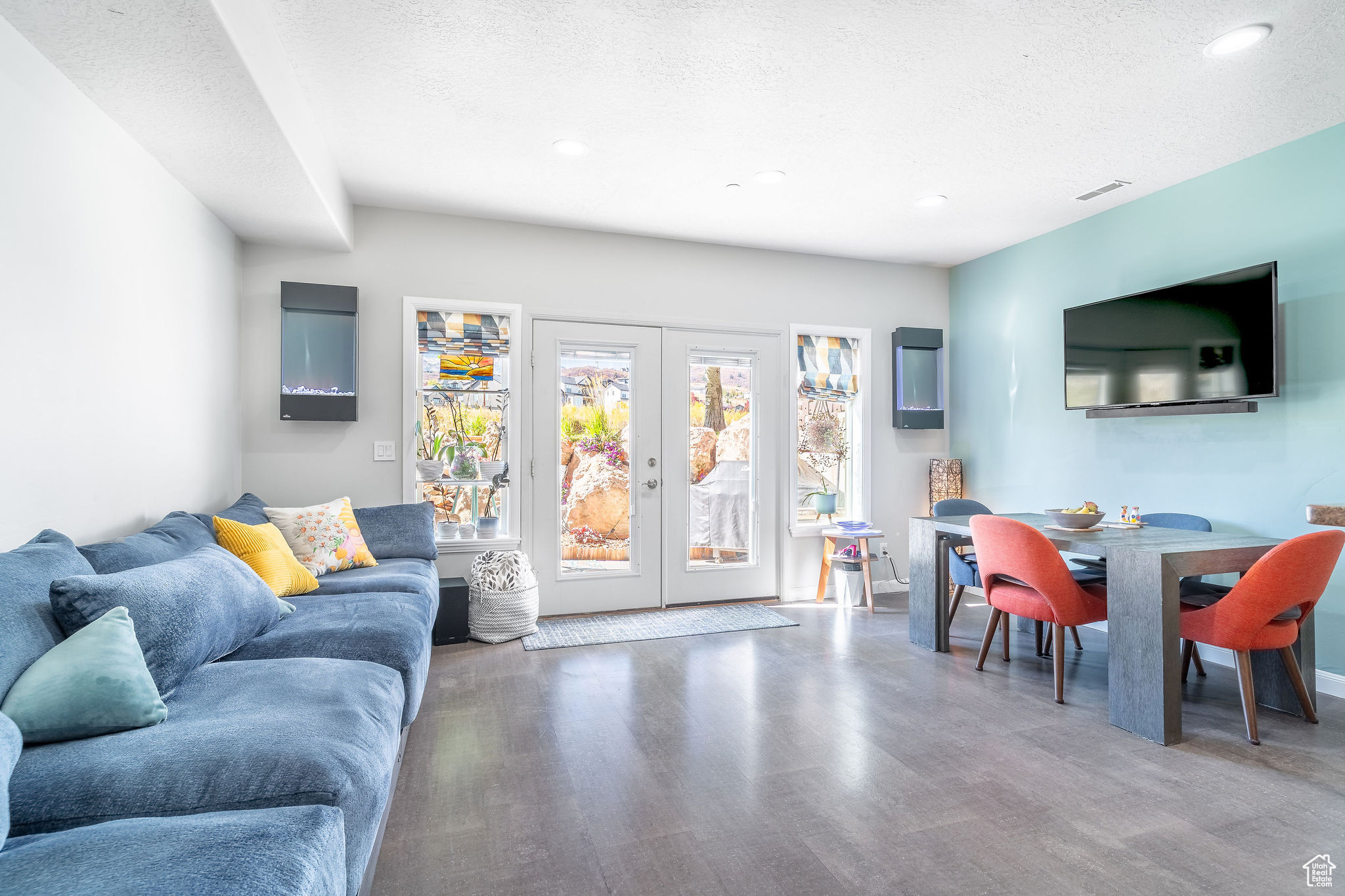 LAKESIDE VILLAGE - Residential