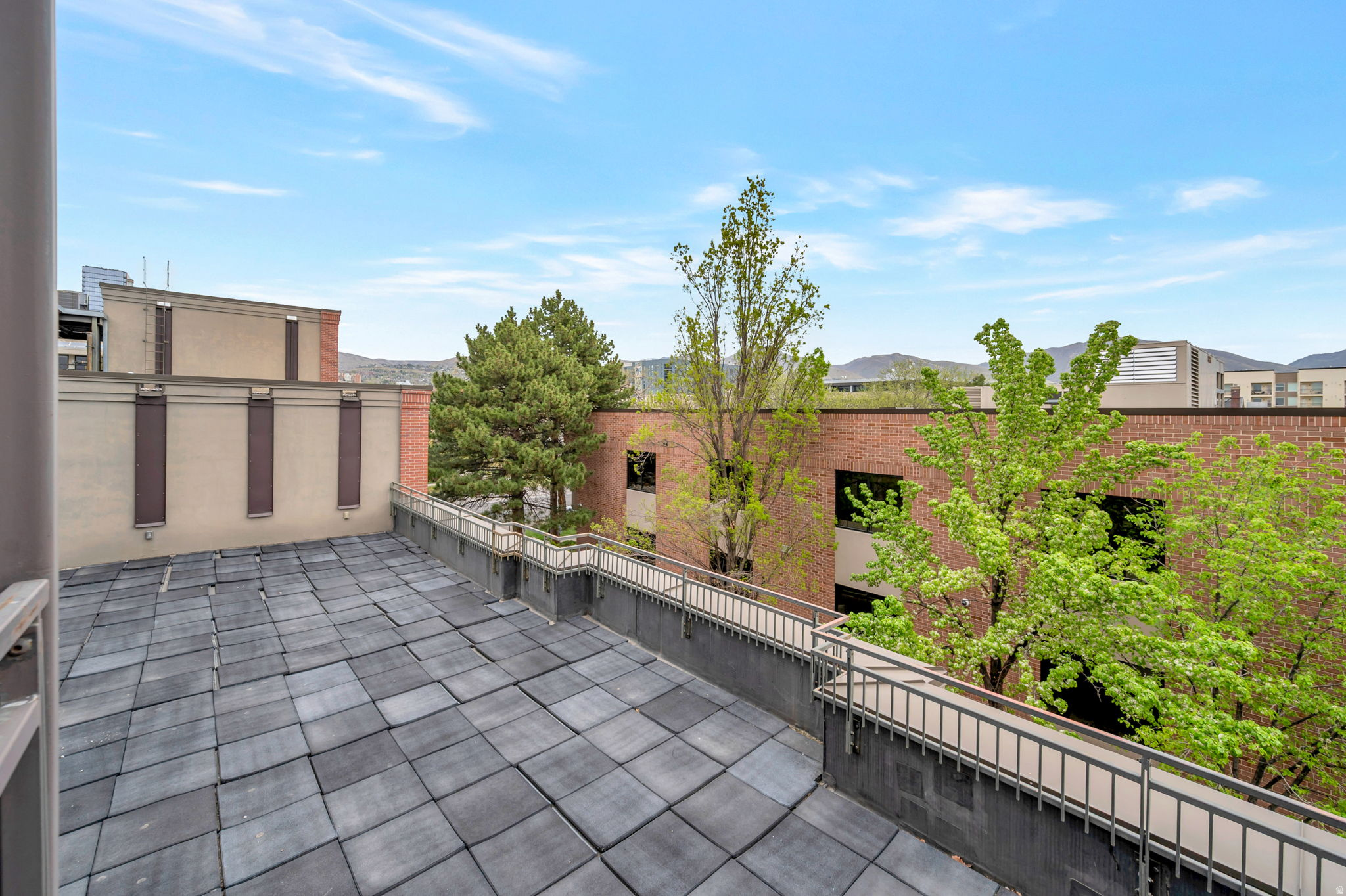 LIBRARY SQUARE - Residential