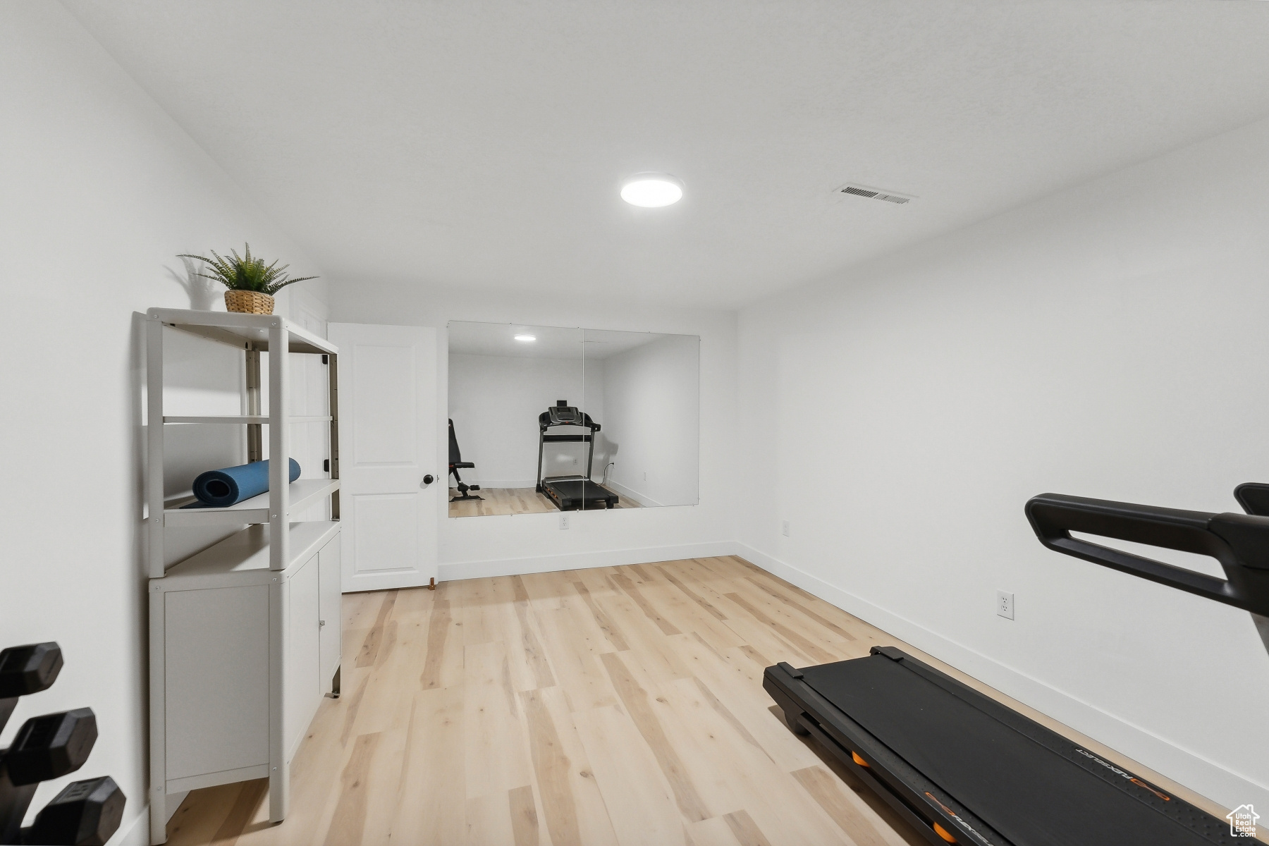 Salt Lake City, Utah 84109, United States, 6 Bedrooms Bedrooms, ,3 BathroomsBathrooms,Residential,Active,125586