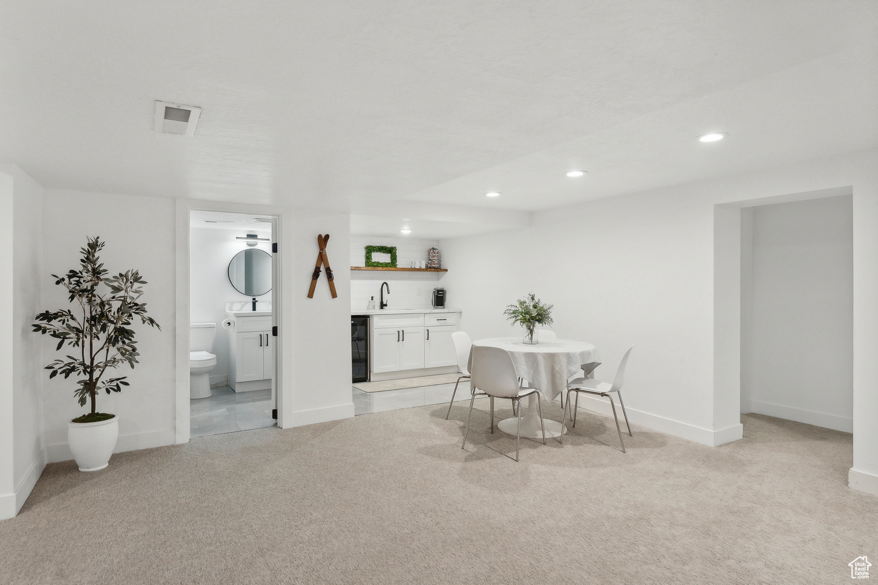 Salt Lake City, Utah 84109, United States, 6 Bedrooms Bedrooms, ,3 BathroomsBathrooms,Residential,Active,125586