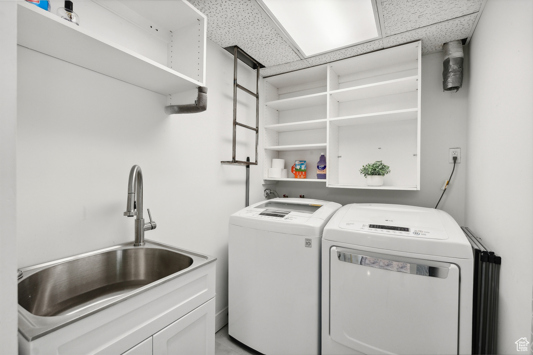 Salt Lake City, Utah 84109, United States, 6 Bedrooms Bedrooms, ,3 BathroomsBathrooms,Residential,Active,125586