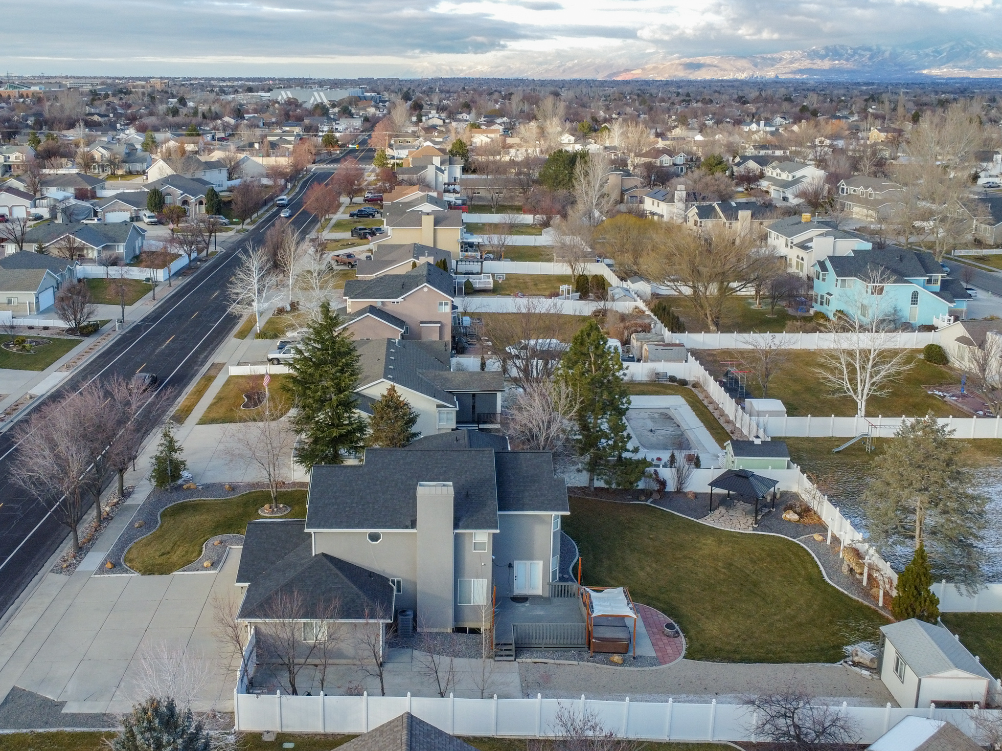 LINCOLN ESTATES - Residential