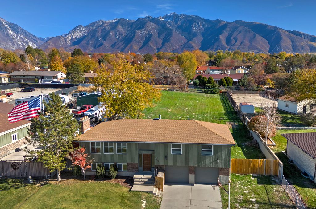 Photo of 10543 S WEEPING WILLOW DR E, Sandy, UT 84070 (MLS # 2123089)