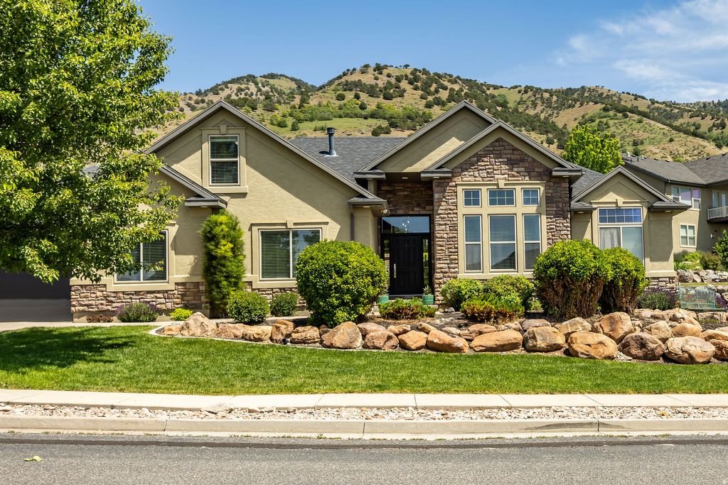 Photo of 729 EAGLE VIEW DR, Providence, UT 84332 (MLS # 2164034)