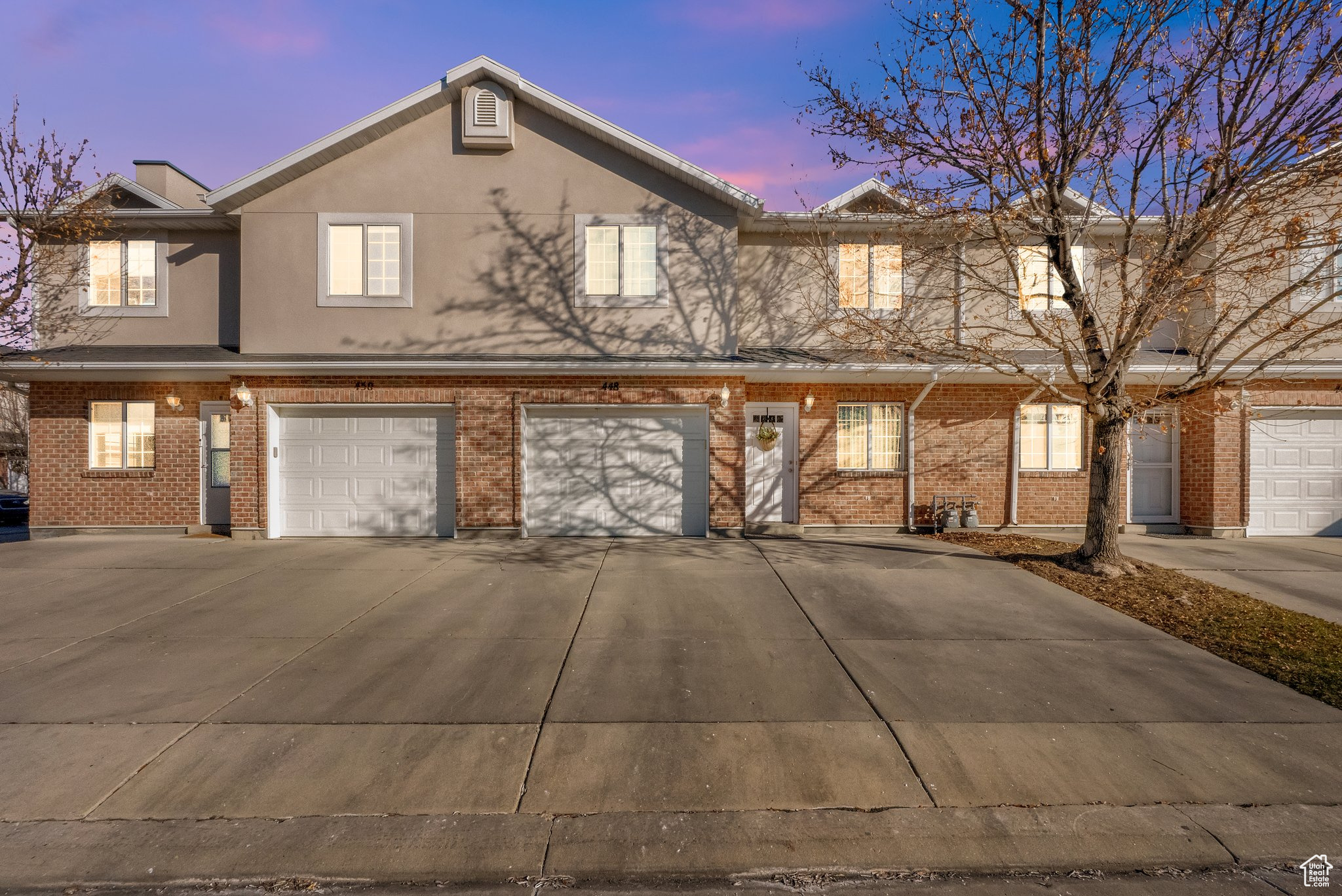 Spacious 3-bedroom, 3-bathroom townhouse in a desirable gated community in Murray, UT. This home offers a great layout and provides easy access to major highways, shopping, and local attractions. A perfect option for those seeking comfort and convenience in a well-established neighborhood