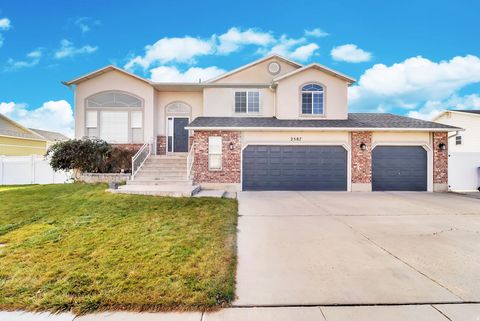 Photo of 2587 W 1540 N, Lehi, UT 84043 (MLS # 2125999)
