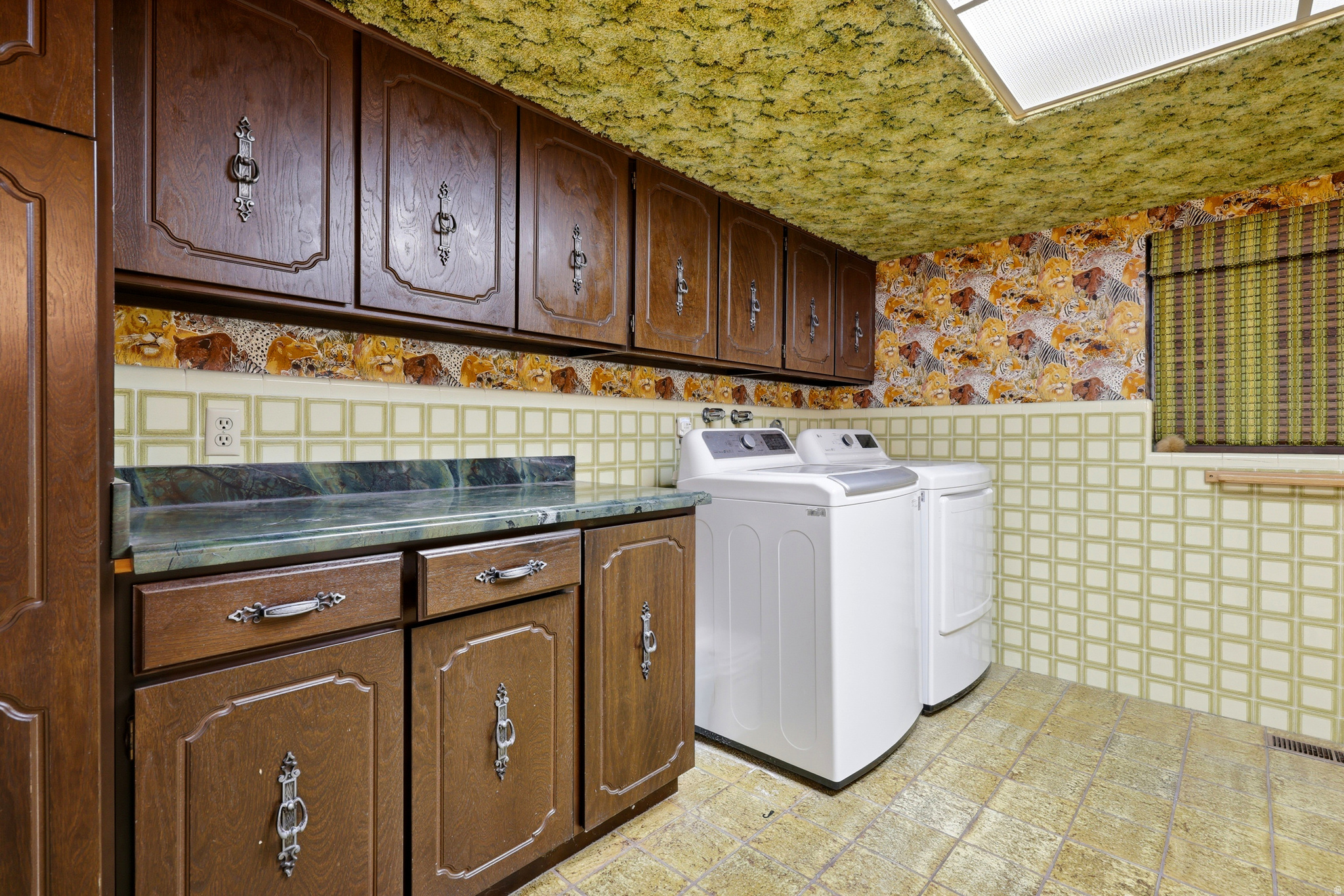 PROSPECTOR HILL - Residential