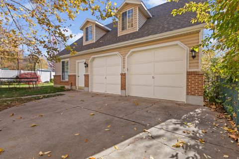 Tiny photo for 140 E 650 N, Bountiful, UT 84010 (MLS # 2121110)