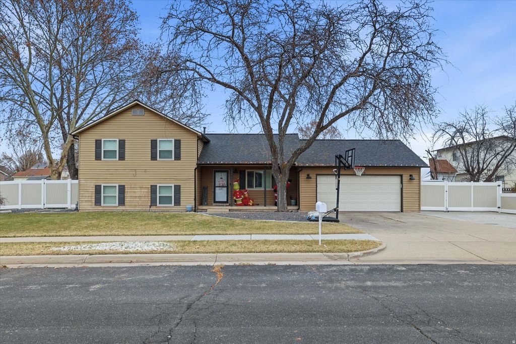 Photo of 1154 W 2600 N, Clinton, UT 84015 (MLS # 2125934)