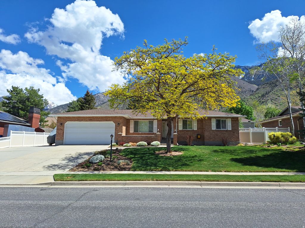Photo of 11499 S HIGH MOUNTAIN DR, Sandy, UT 84092 (MLS # 2157889)