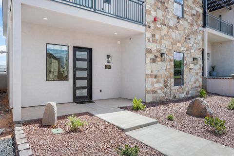 Photo of 1460 S WINDSOR PKWY W, Hurricane, UT 84737 (MLS # 2127874)