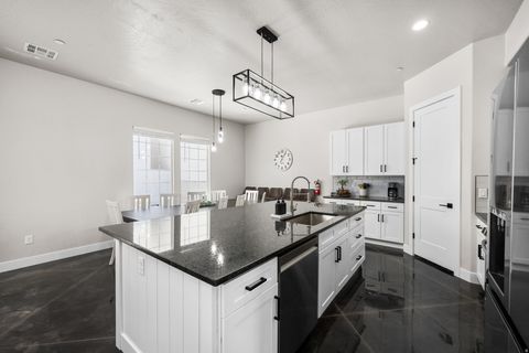 Tiny photo for 1460 S WINDSOR PKWY W, Hurricane, UT 84737 (MLS # 2127874)