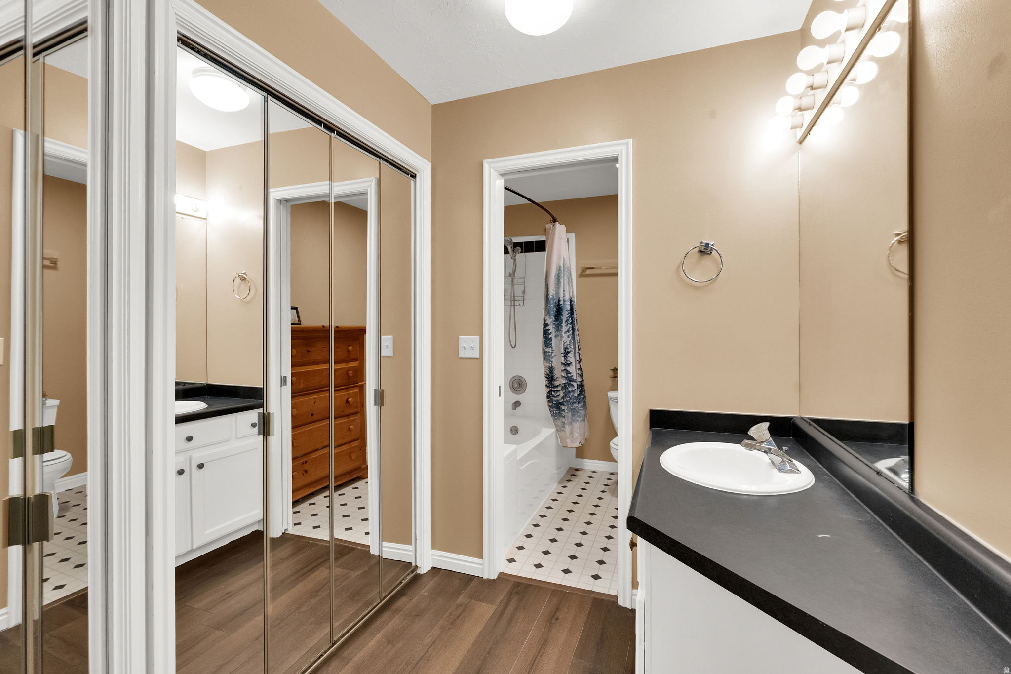 COUNTRY COTTAGES - Residential