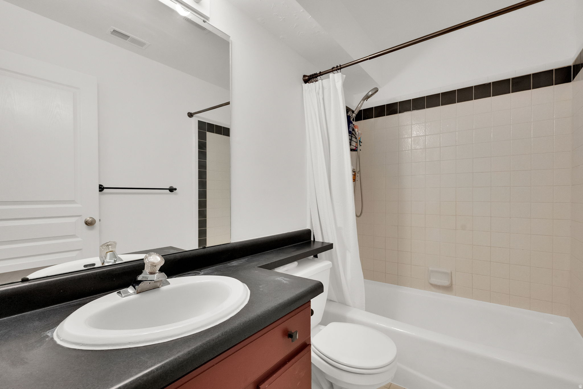 COUNTRY COTTAGES - Residential