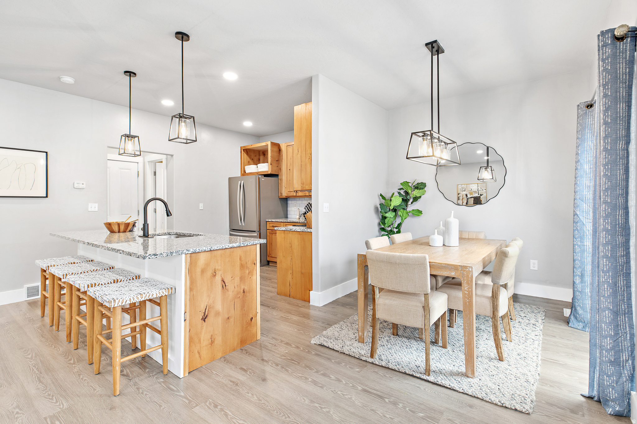 SPANISH VISTA - Residential