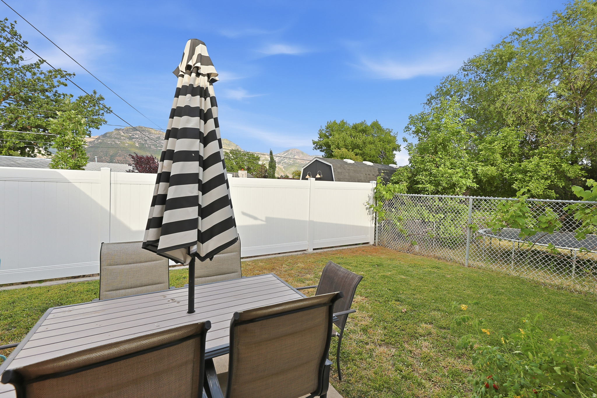 MOUNTAIN VIEW - Residential