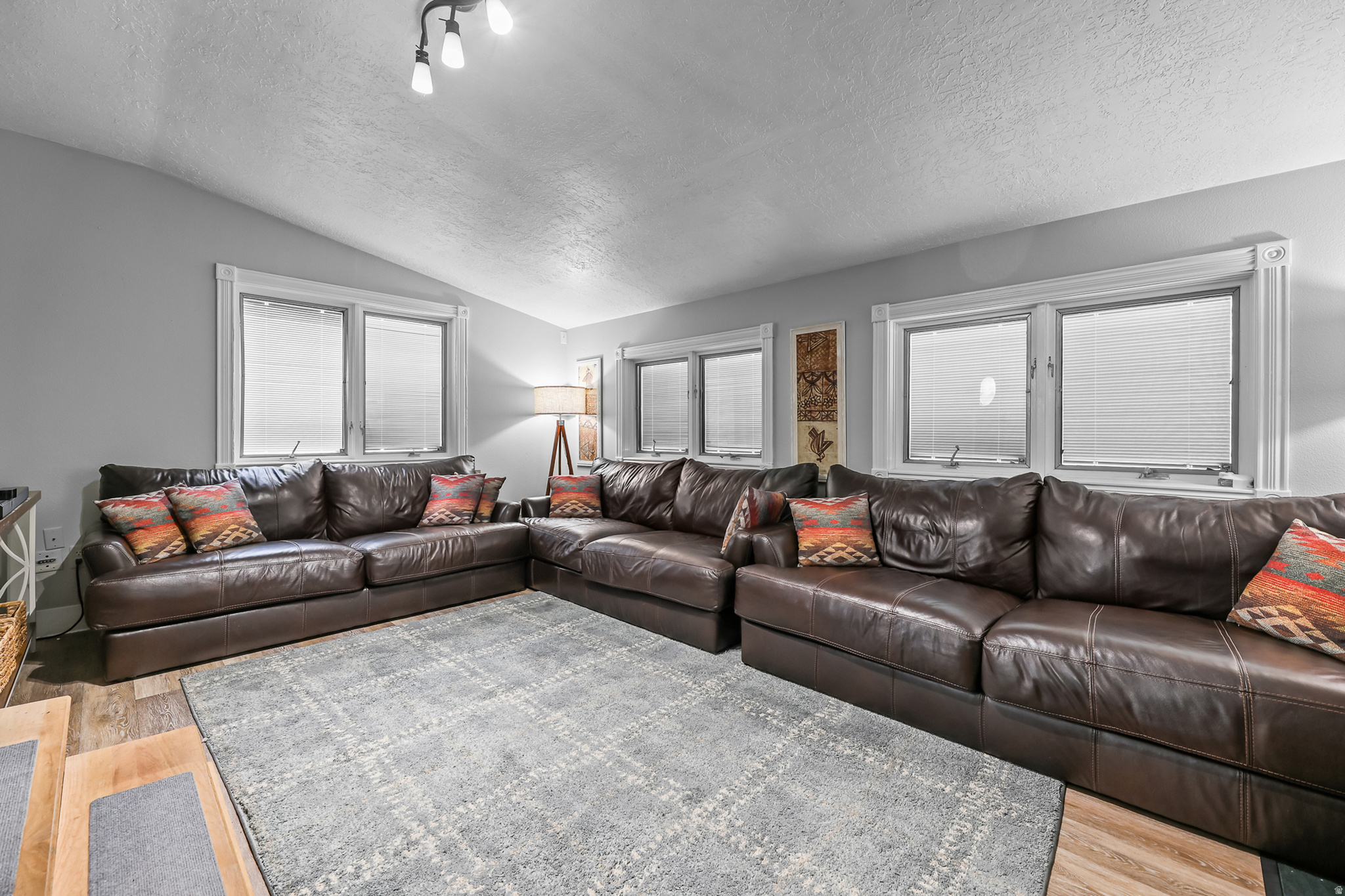 MOUNTAIN VIEW - Residential