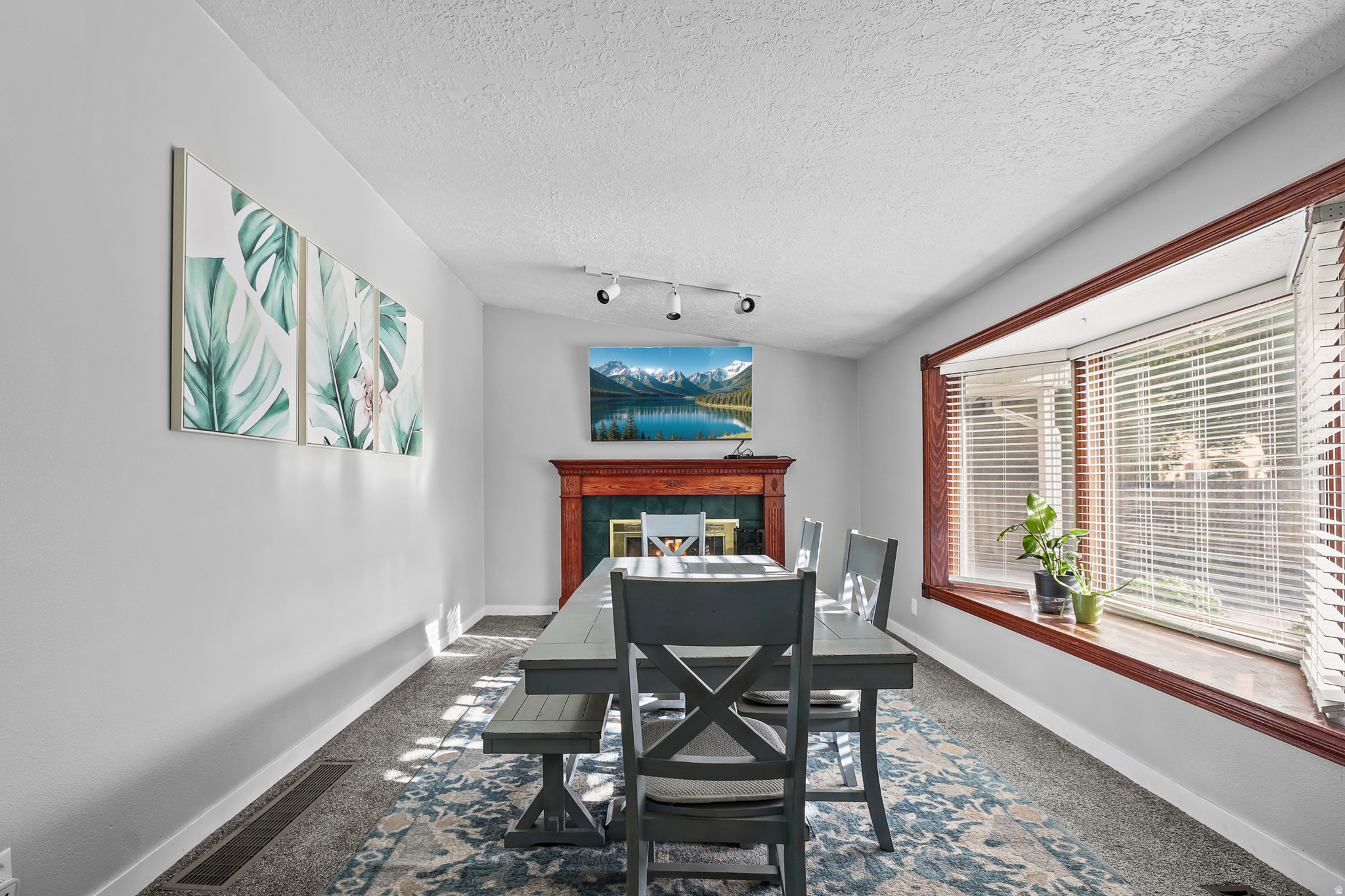 MOUNTAIN VIEW - Residential