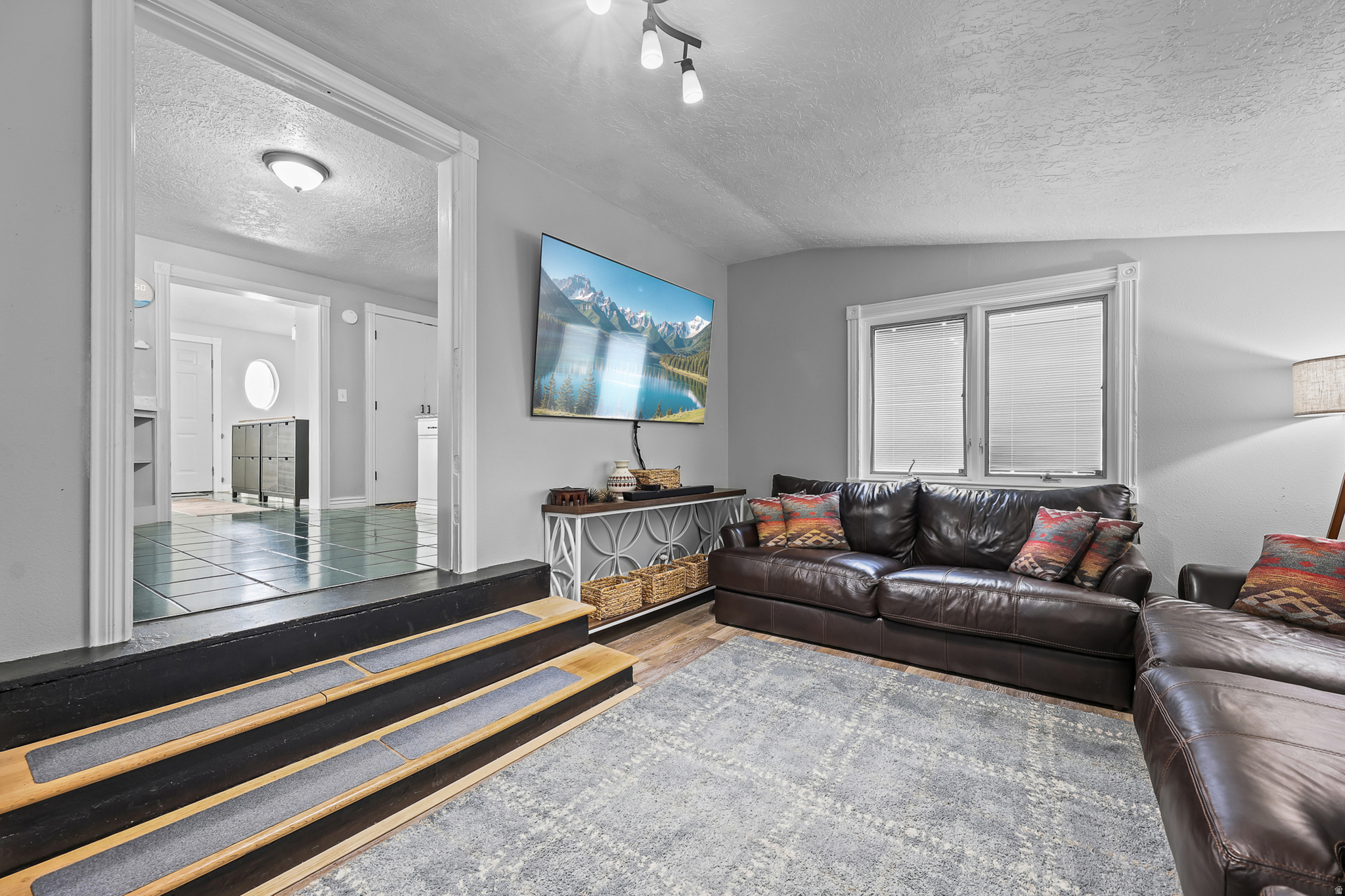 MOUNTAIN VIEW - Residential