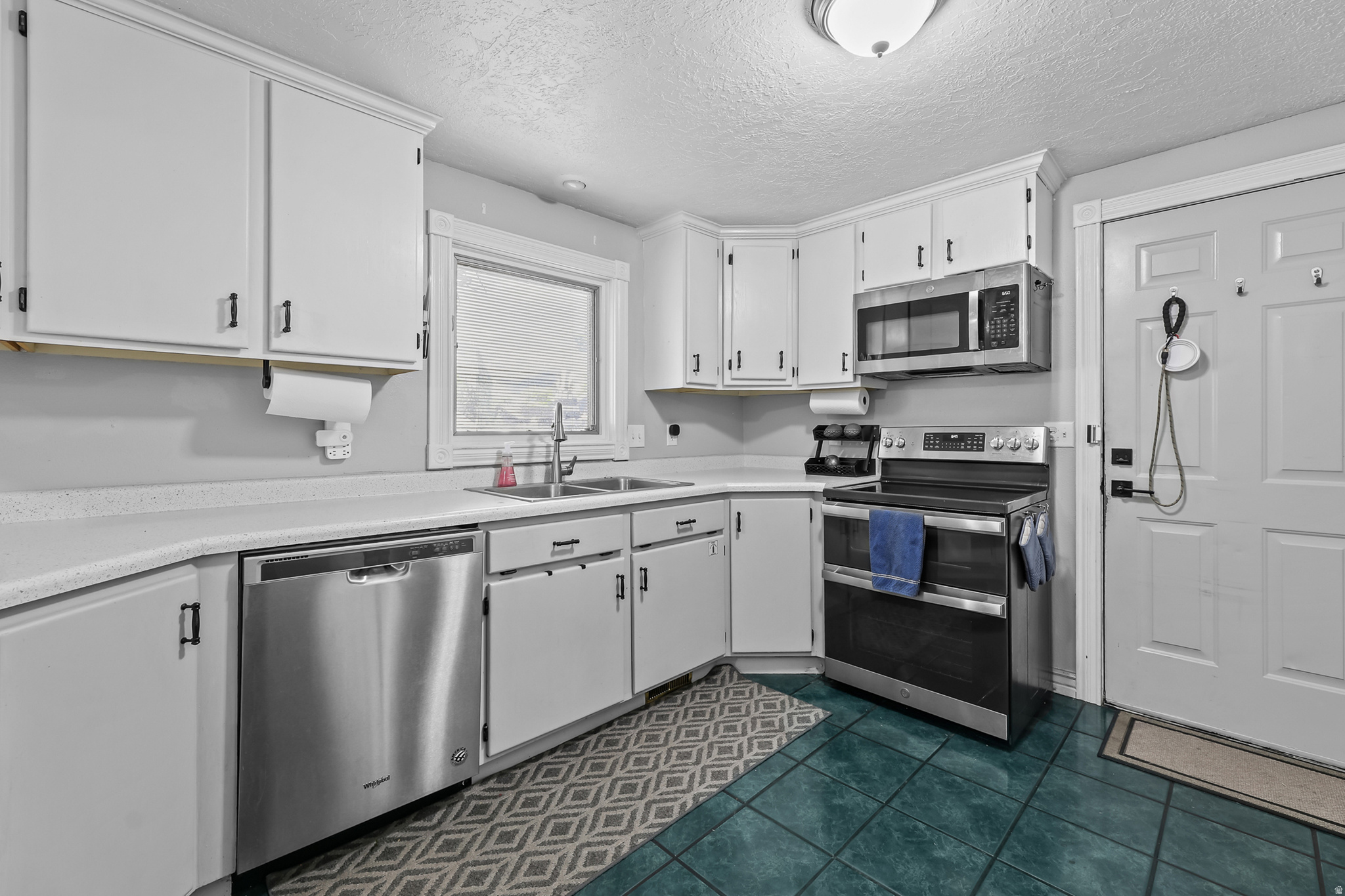 MOUNTAIN VIEW - Residential