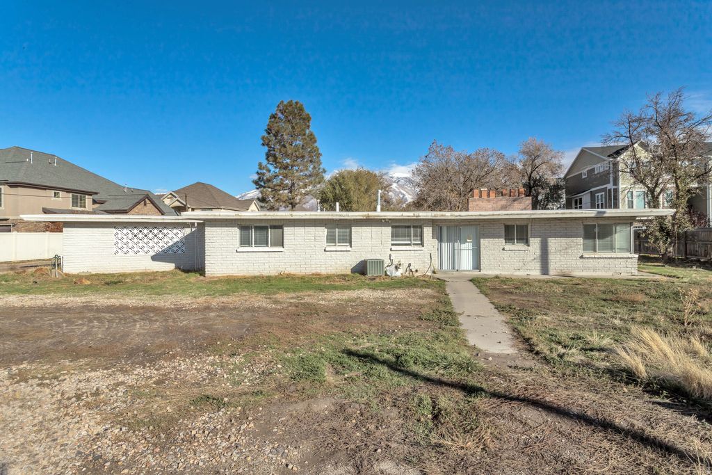 Photo of 13413 S MINUTEMAN DR #9, Draper, UT 84020 (MLS # 2157374)